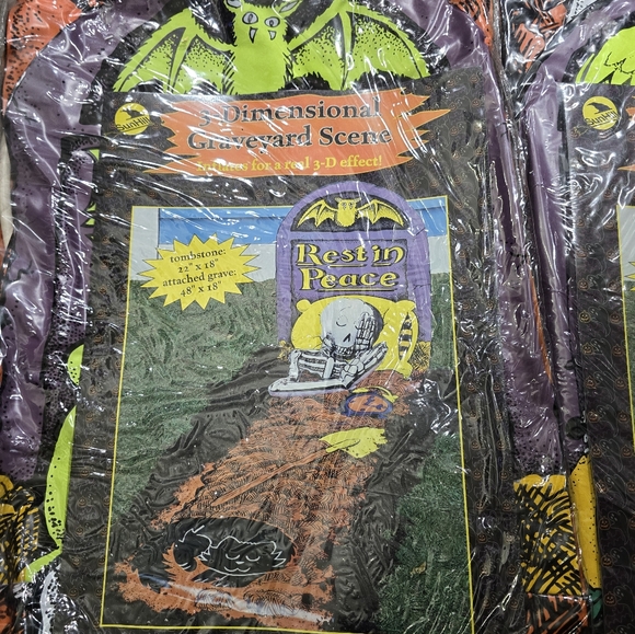 Lot of 2 Vintage 3D Halloween graveyard inflatable scenes - Picture 5 of 11